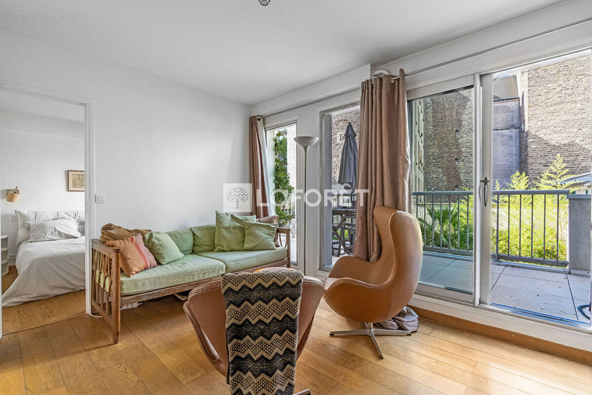 Appartement à PARIS-16E