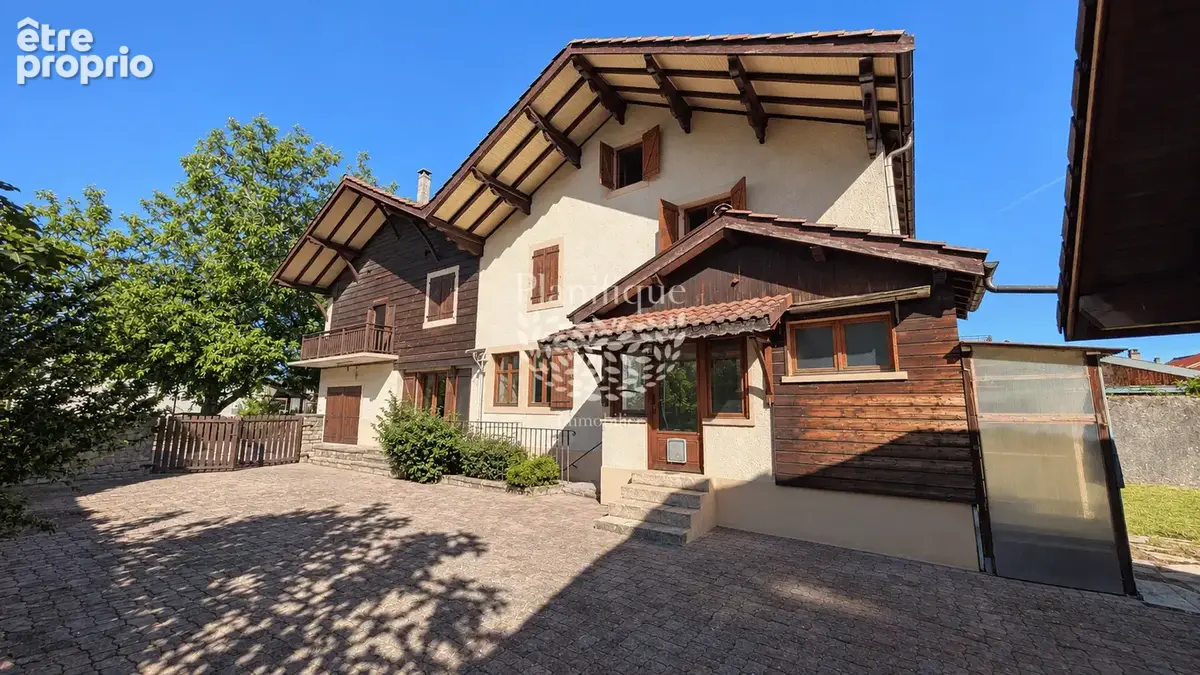 Ferme mitoyenne exposée plein sud de 130 m2 habitables et 292 m2 au sol avec terrain de 710 m2 à Bons-en-Chabl - photo 1