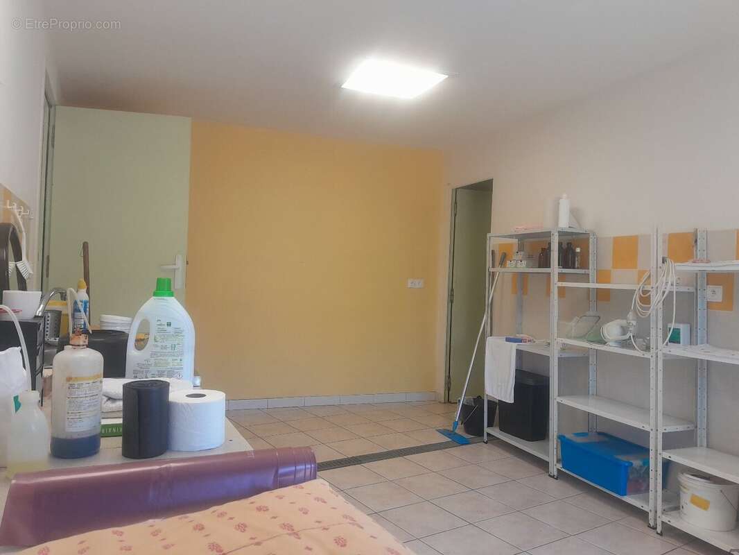 Commerce à SAINT-PRIVAT-DE-VALLONGUE