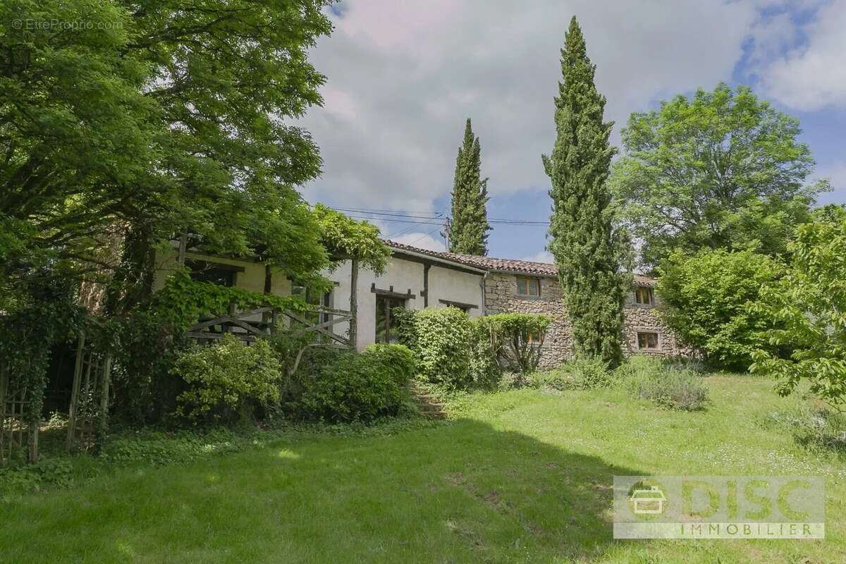 Maison à SAINT-MICHEL-DE-VAX