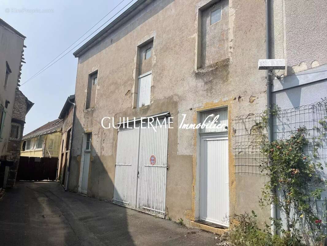 Immeuble en pierre, coeur de village, idéal investisseur - photo 20