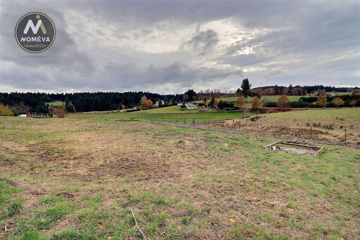 Terrain à SAINT-ANDRE-EN-VIVARAIS