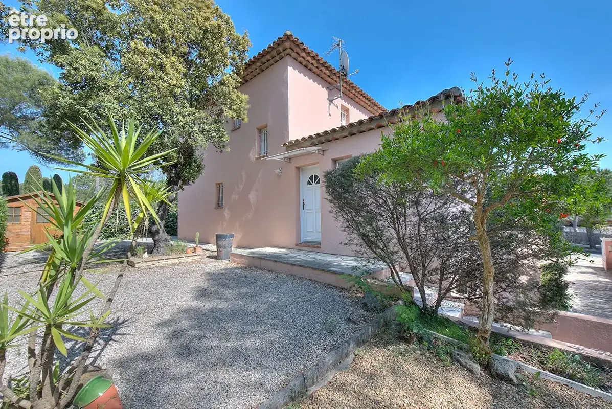 Villa de 5 pièces à vendre à Saint-Raphaël avec piscine et garage double - photo 15