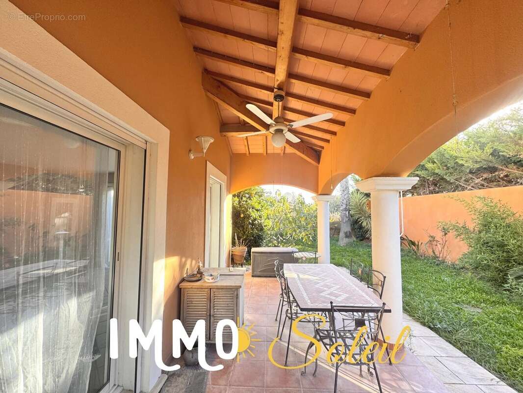 Maison à SAINT-CYR-SUR-MER