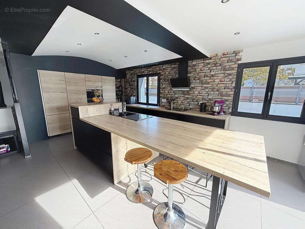 Maison 217 m² à Beaucroissant  - photo 5