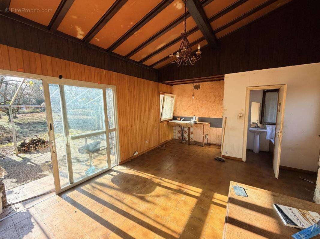 Maison à CRUVIERS-LASCOURS