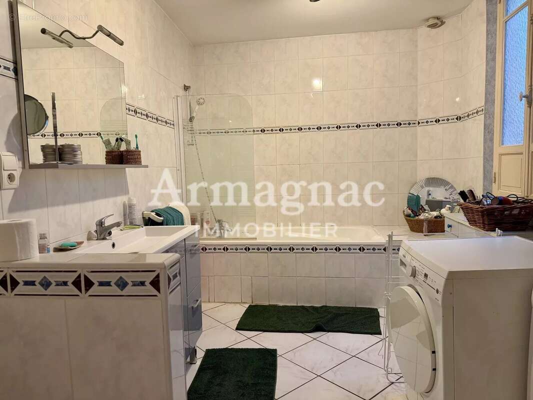 Maison à VIC-FEZENSAC