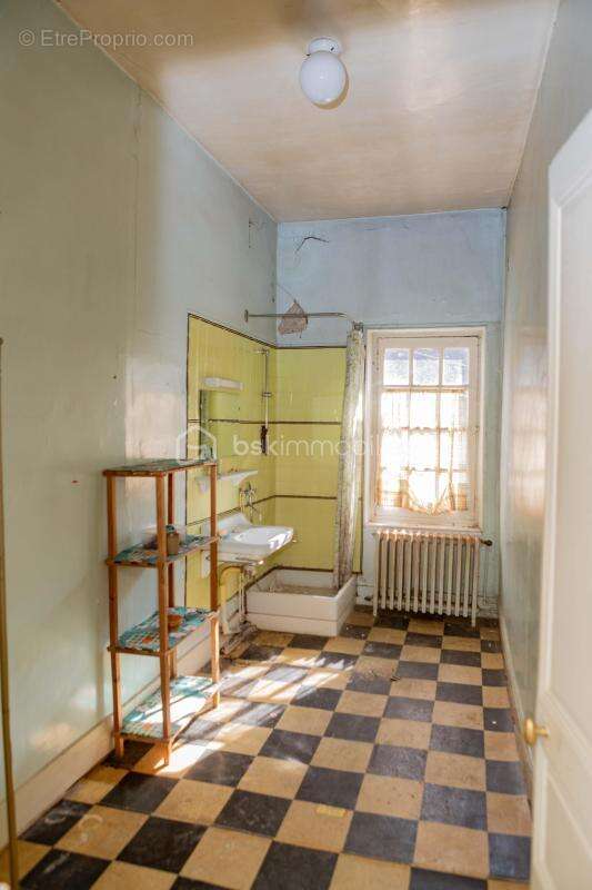 IMMEUBLE / MAISON A RENOVER - possibilité de créer des appartements à louer! - photo 7
