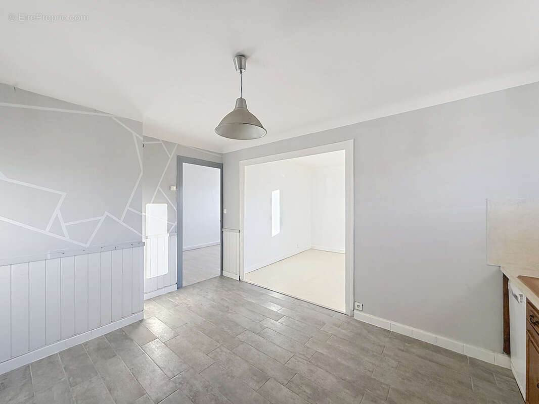 Maison à VEAUCHETTE