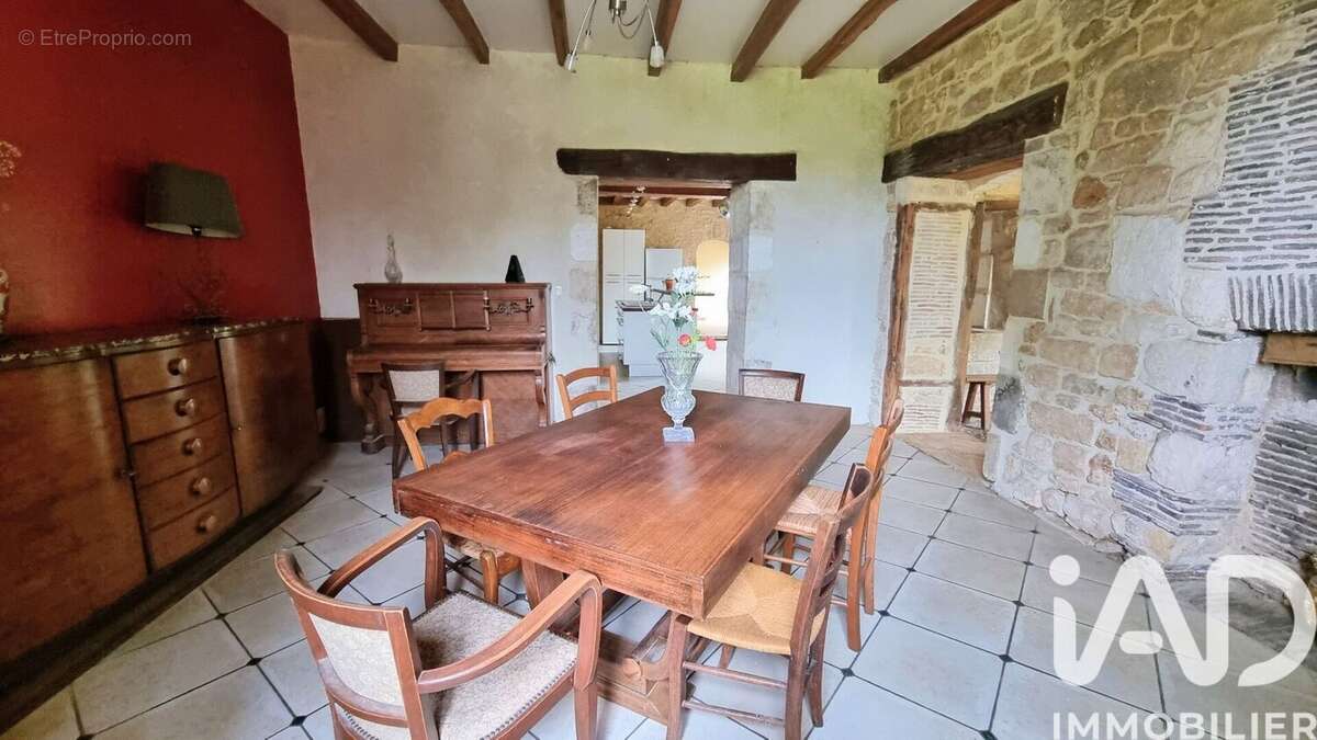 Maison 361 m² à La Tache  - photo 7