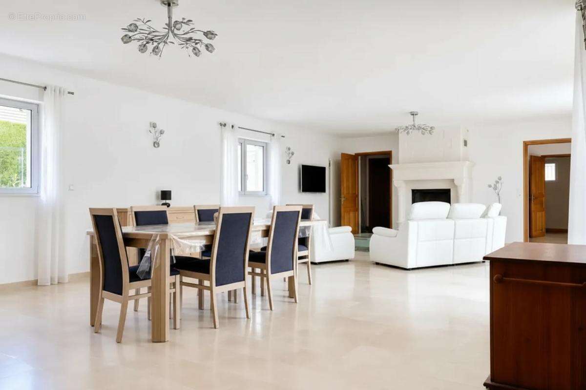 Maison de 5 pièces de 195 m² à Mesland - photo 2