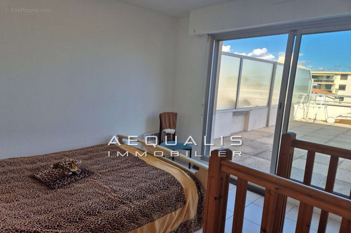 Appartement à SAINT-LAURENT-DU-VAR