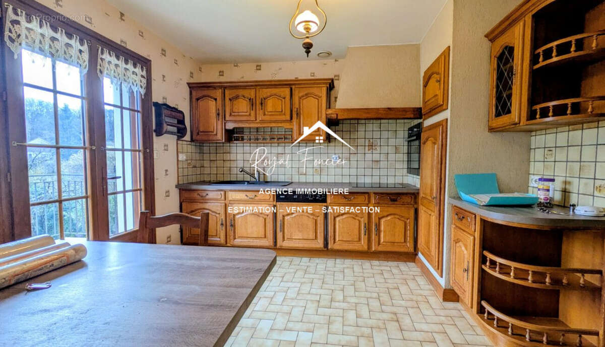 Cuisine A et E - Maison à VAUX-SUR-VIENNE