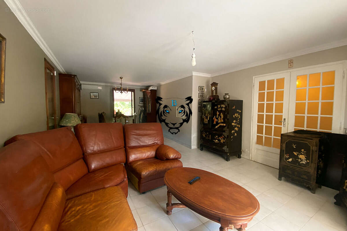 Maison à ROQUEBRUNE-SUR-ARGENS