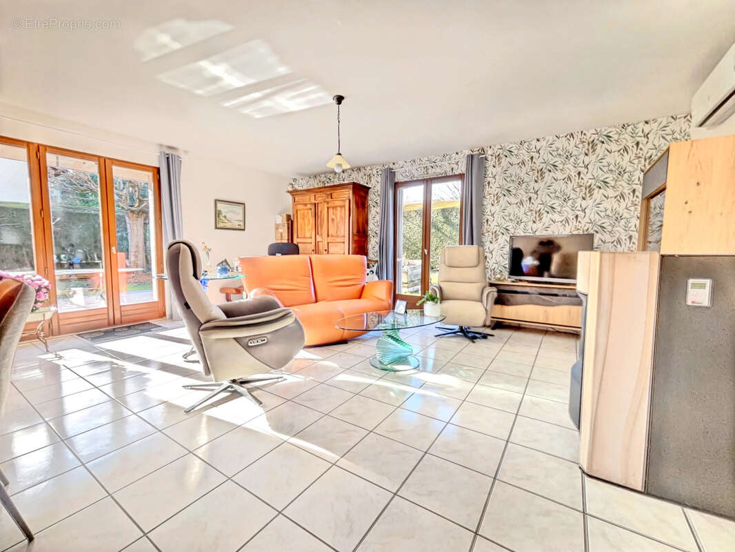 Maison à VIVIERS-DU-LAC