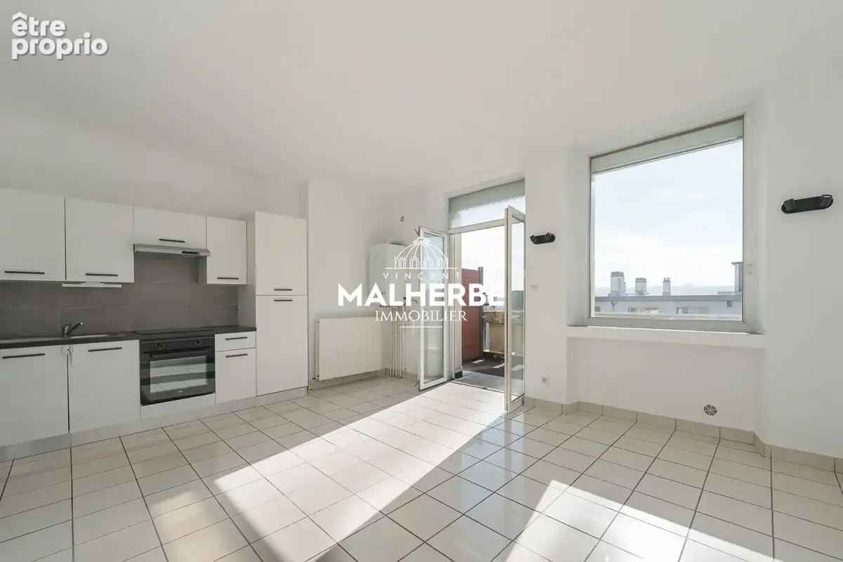 Appartement lumineux avec terrasse et parking - photo 2