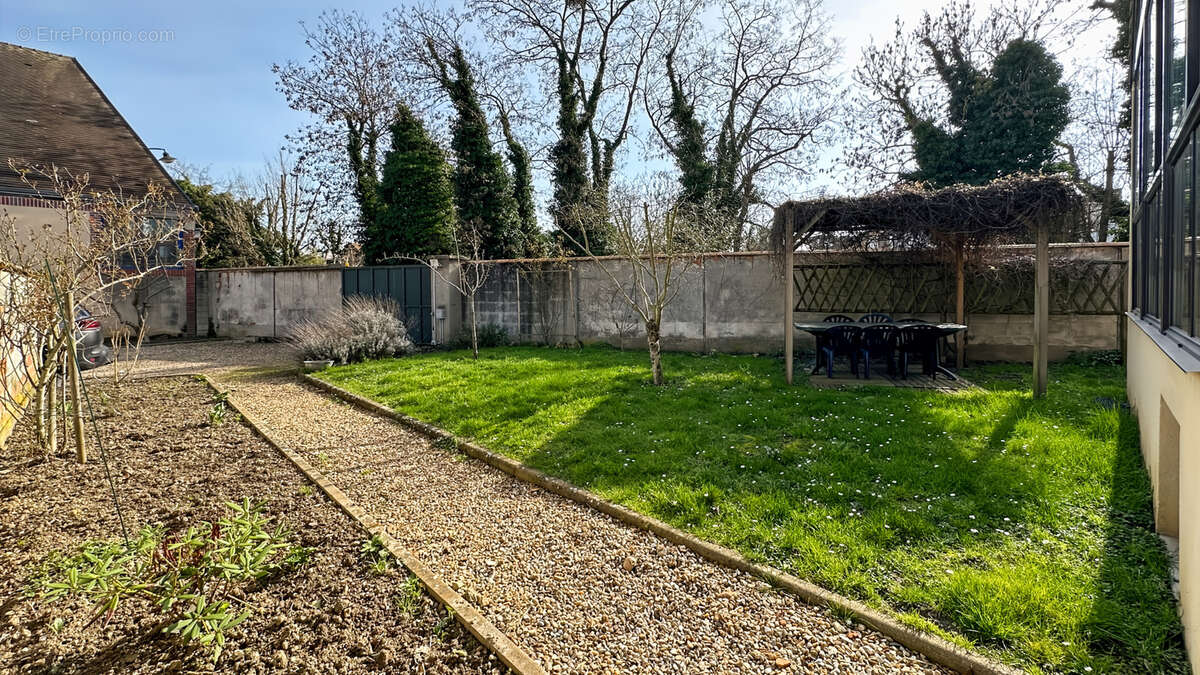 Maison à CORBEIL-ESSONNES