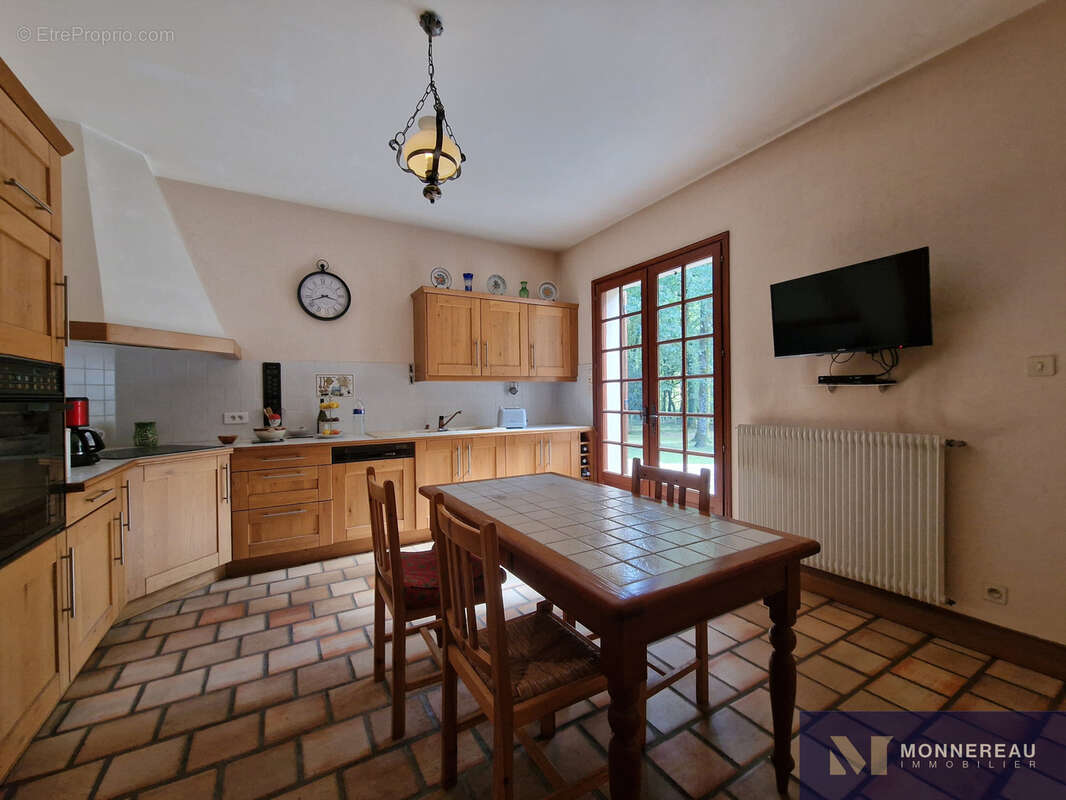 Maison à MONTMOREAU-SAINT-CYBARD