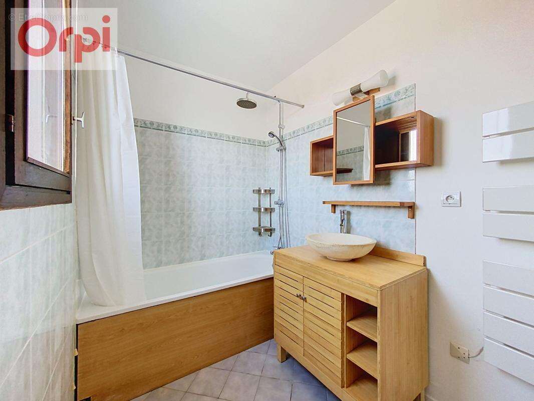 Appartement à VOISINS-LE-BRETONNEUX