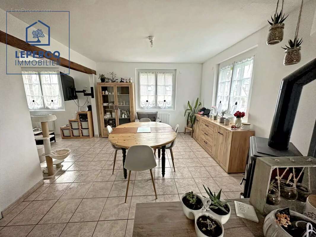 Maison à EMEVILLE