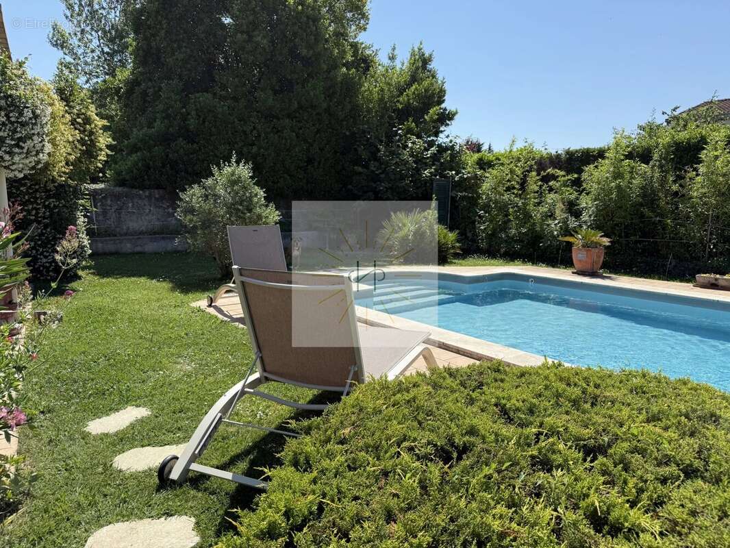 Maison à MONTELIMAR