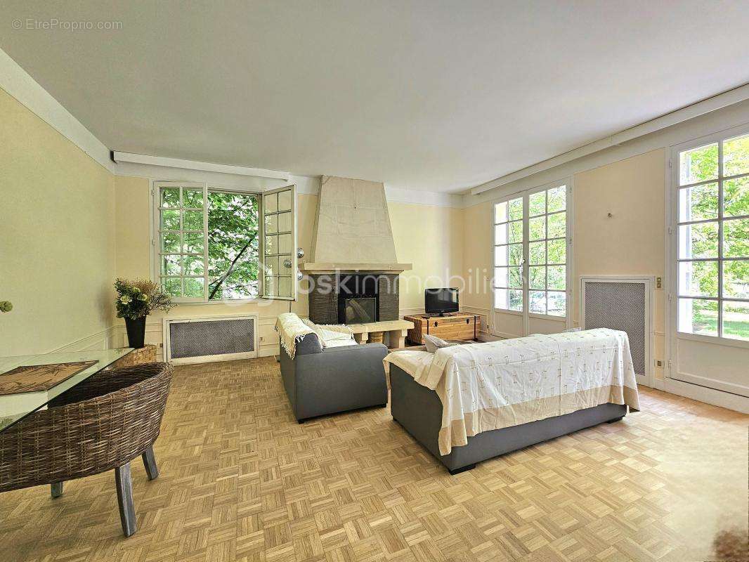 Maison à SAINT-PIERRE-LES-NEMOURS