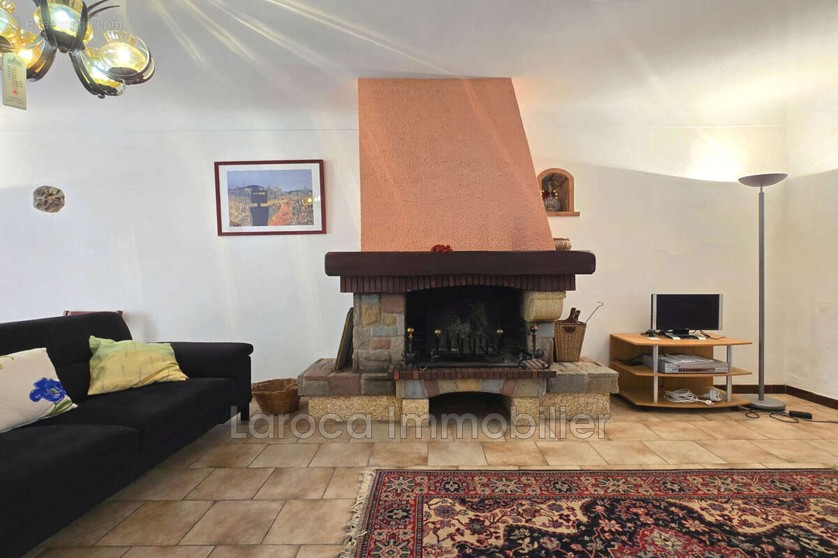 Maison à LAROQUE-DES-ALBERES