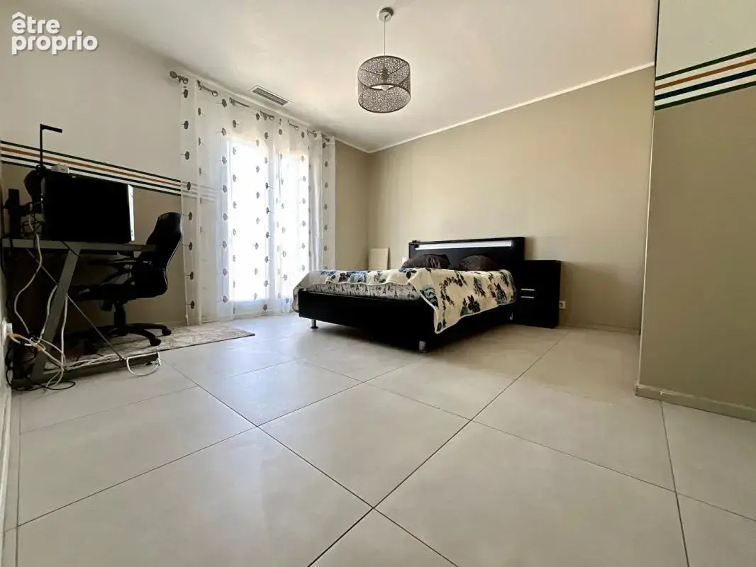 Magnifique villa de standing de 170 m²  sur un terrain 4 faces  avec piscine dans un secteur prisé - photo 16