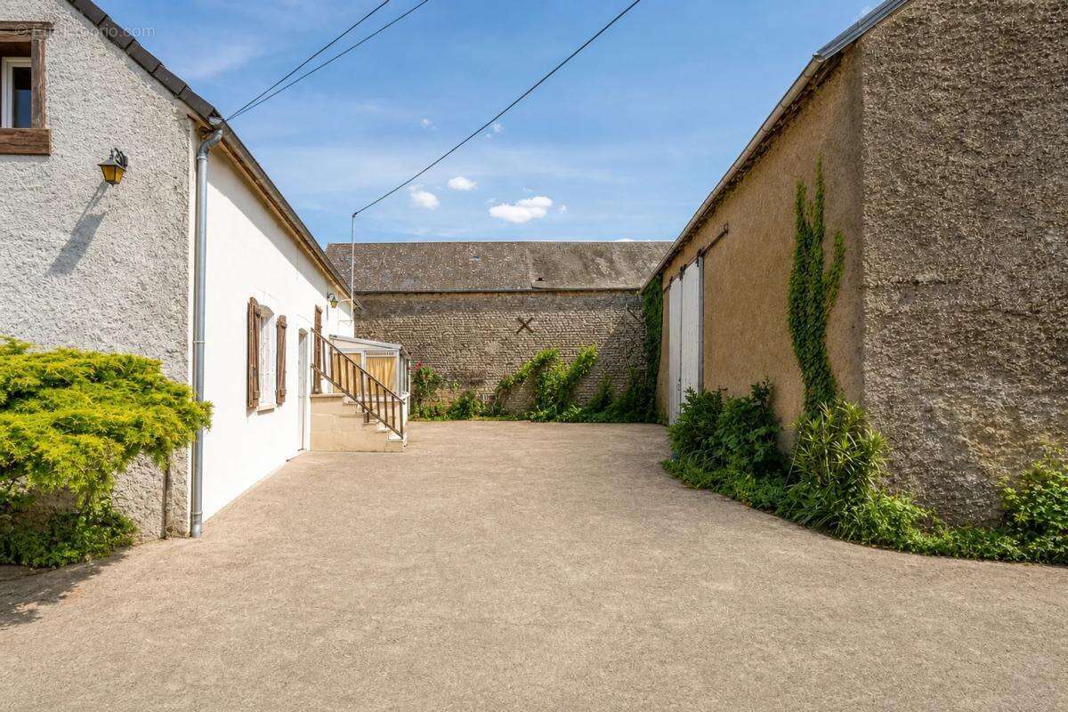 Ancien corps de ferme divisé en 3 logements indépendants ! - photo 22