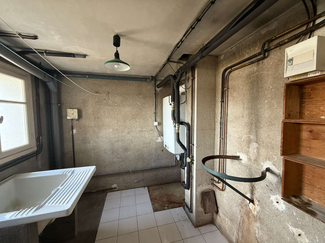 Maison des années 70 à Villeneuve-sur-Lot Rive droite Située dans un quartier prisé à deux pas du centre-ville, cette maison des - photo 8