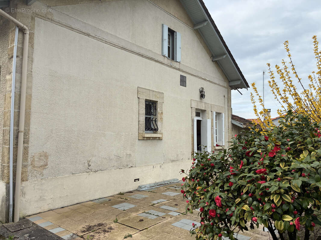 Maison à SAINT-MAGNE-DE-CASTILLON