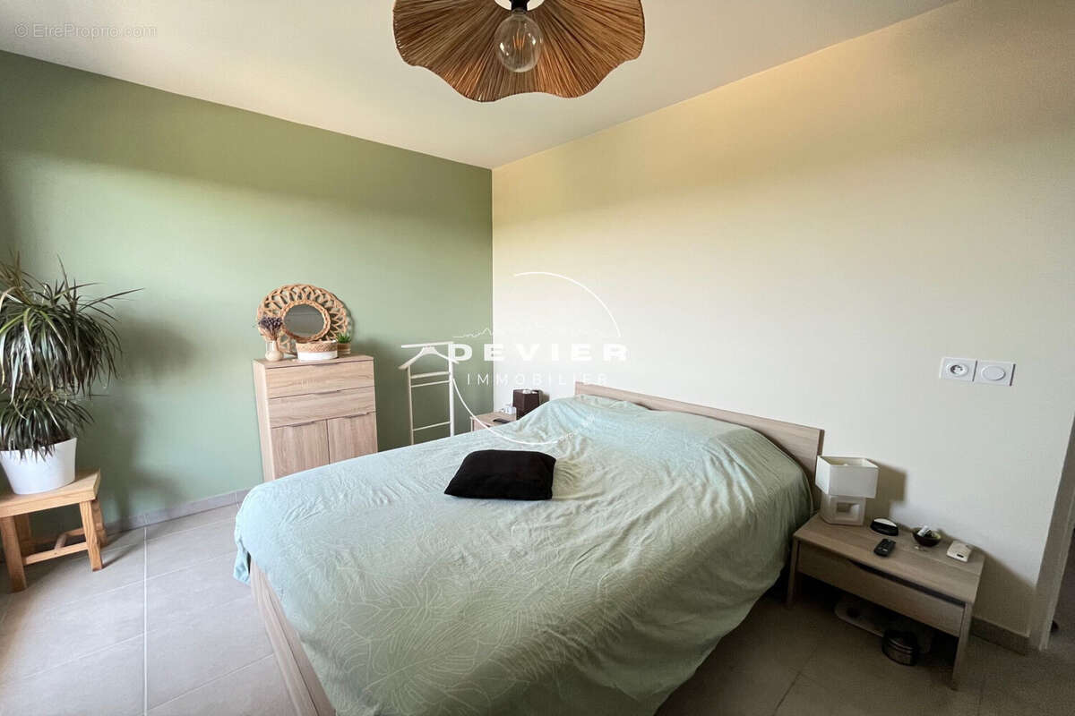 Appartement à SAINT-BRES