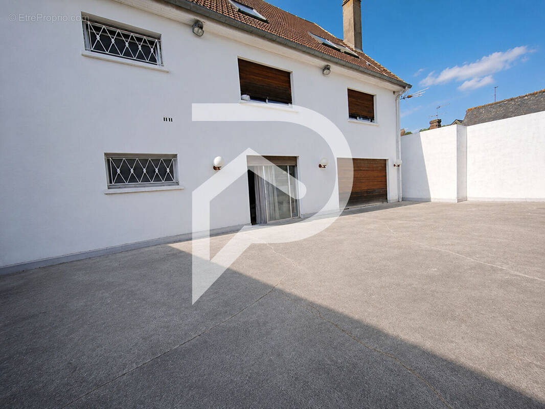 Appartement Meru 3 pièce(s) 120 m2 - photo 1