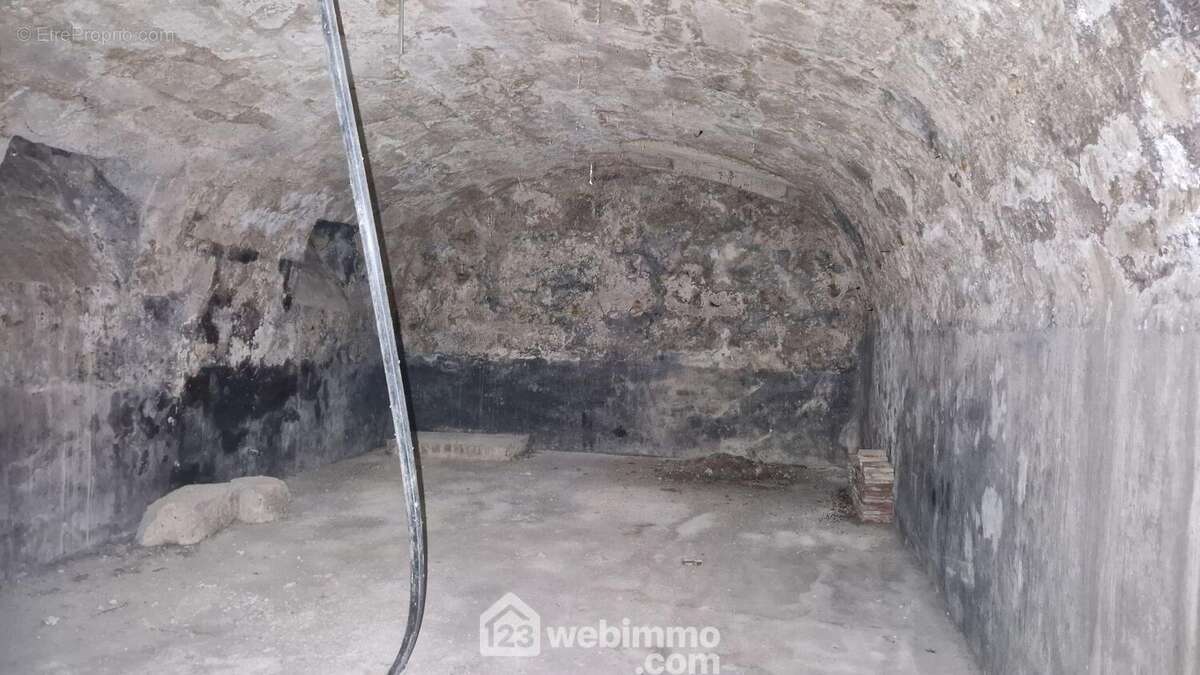 Une jolie cave voutée de 21 m² - Appartement à LAON