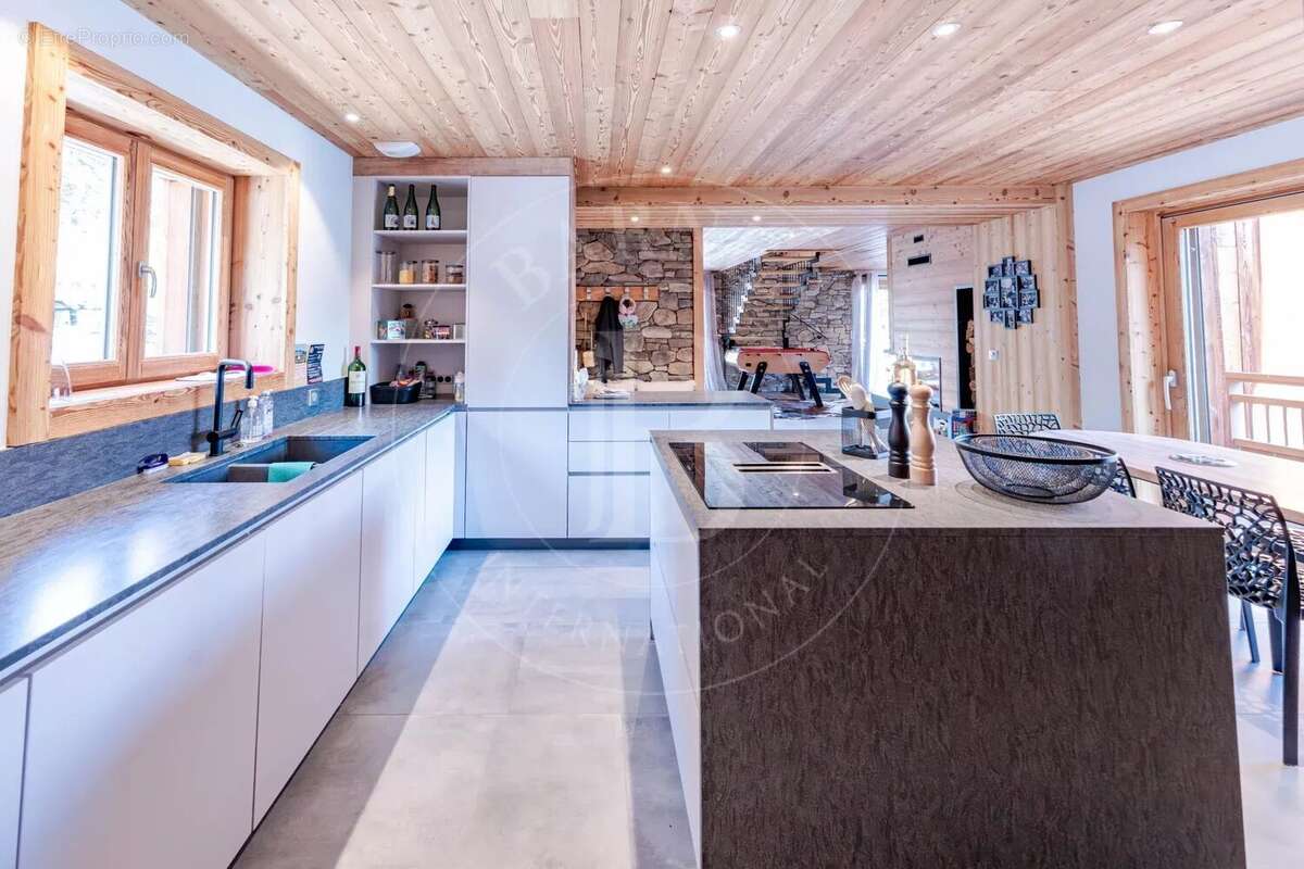 Maison à LES ALLUES