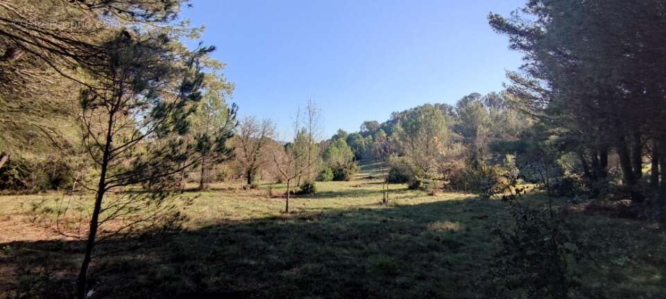 Terrain à CARCASSONNE