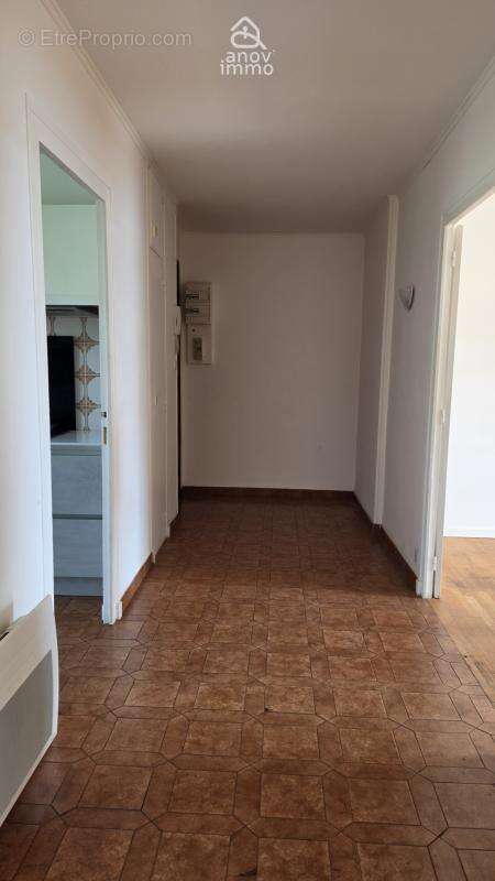 Appartement 80 m2 dernier étage - à rénover - idéal investis - photo 11