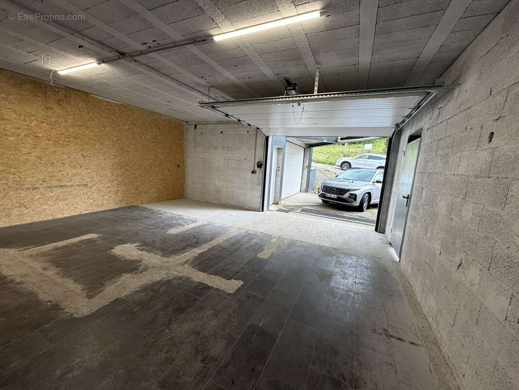 Parking 55 m² à Saint-Nabord  - photo 3