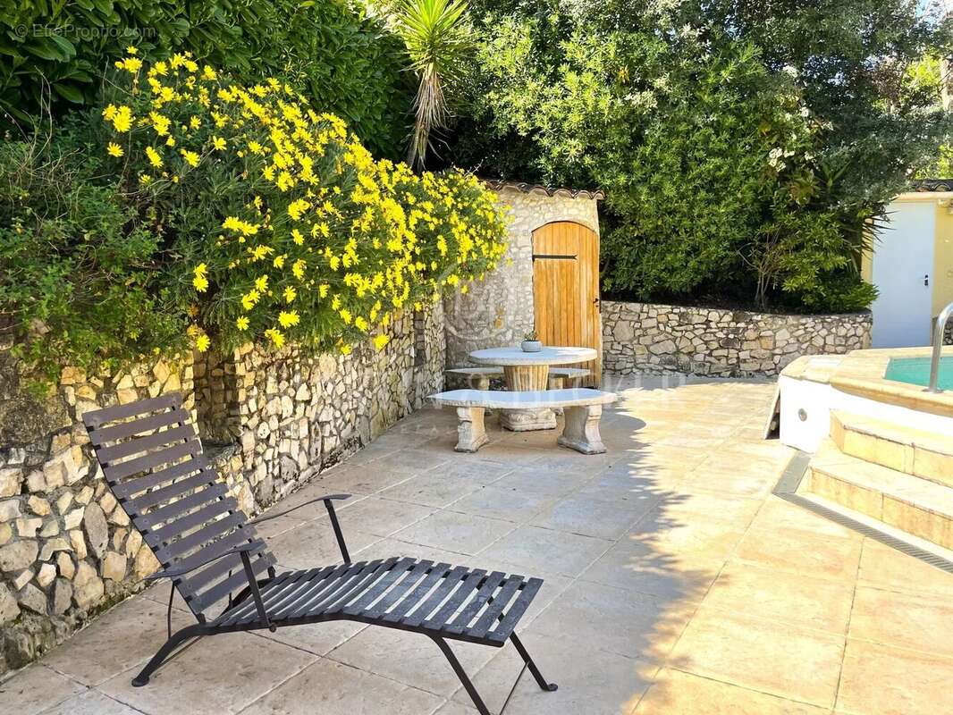 Maison à VALBONNE