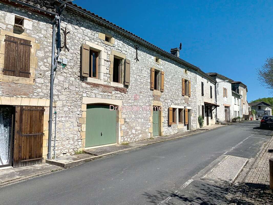 Maison 240 m² à Anthe  - photo 12
