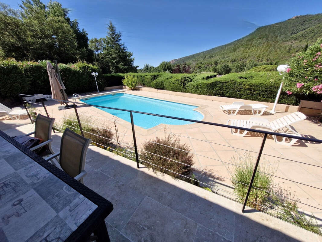 Maison à BAGNOLS-EN-FORET