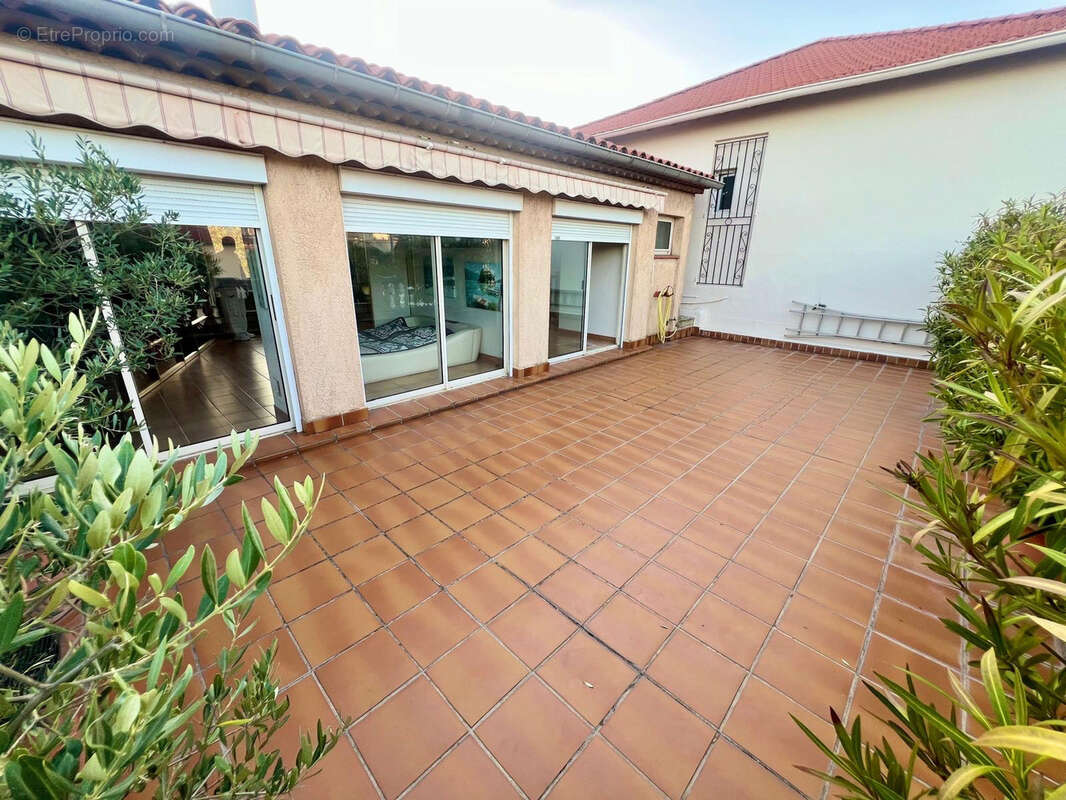 Cannes petit juas villa t5 de 260m2 vue mer terrasse 60m2  à 2230€/m2 - photo 2