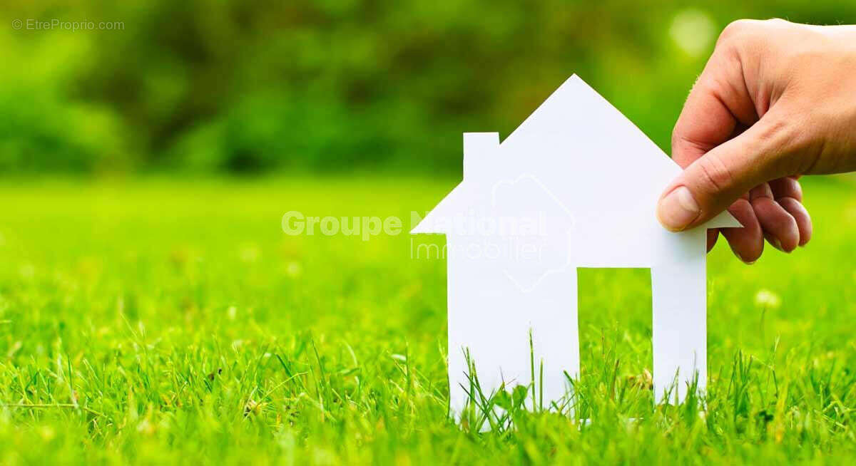 Terrain à SAINT-ETIENNE-DU-GRES