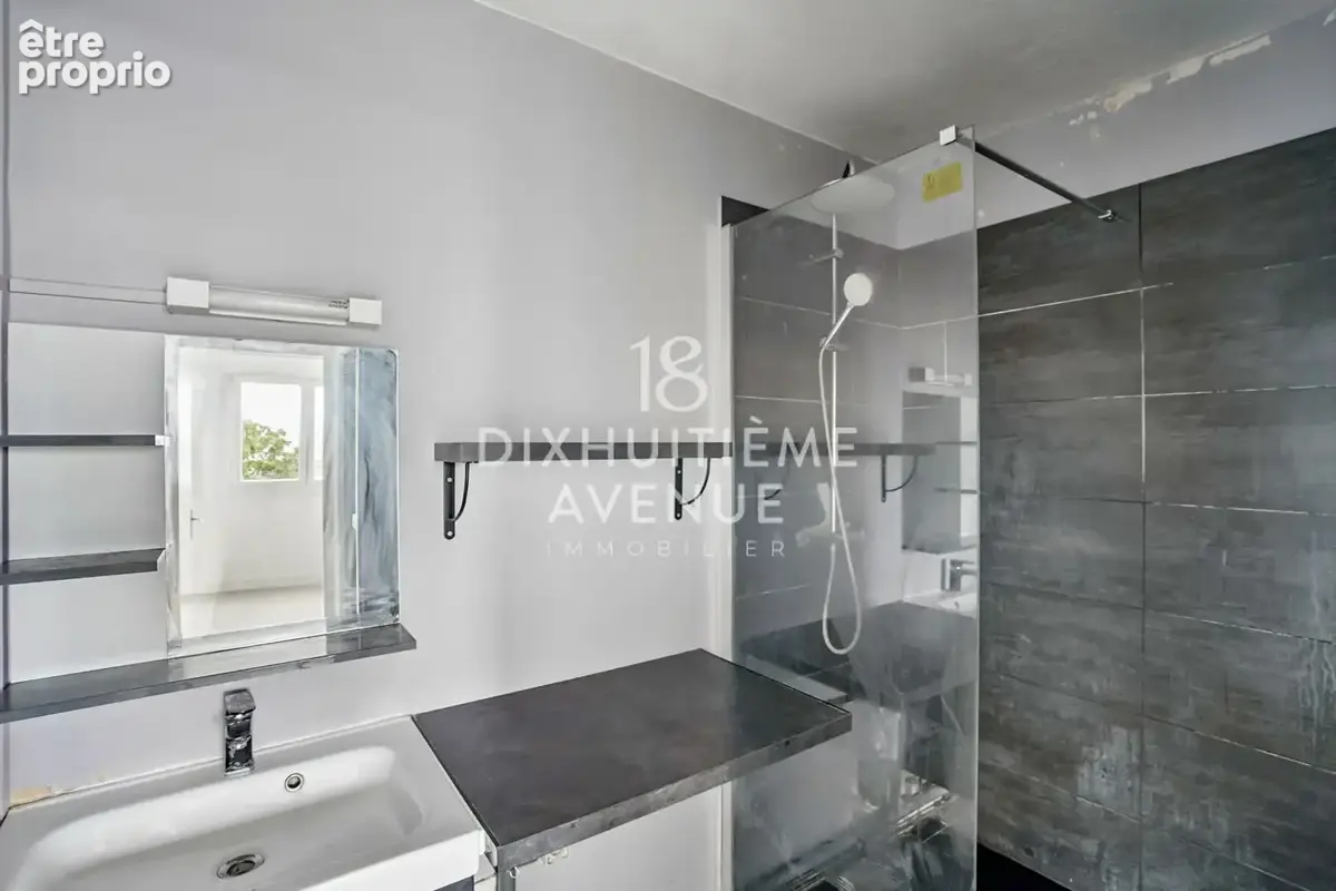 Rue des Poissonniers, 2 pièces 46m² 7ème étage ascenseur - photo 8