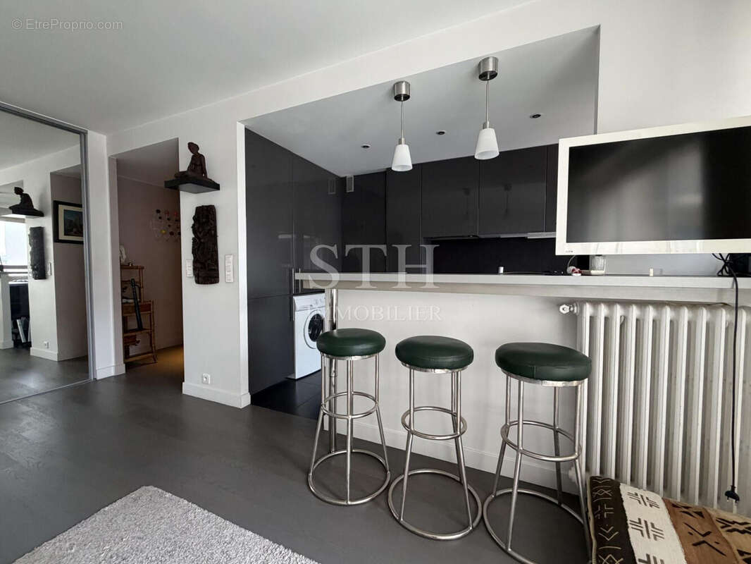 Appartement à PARIS-1E