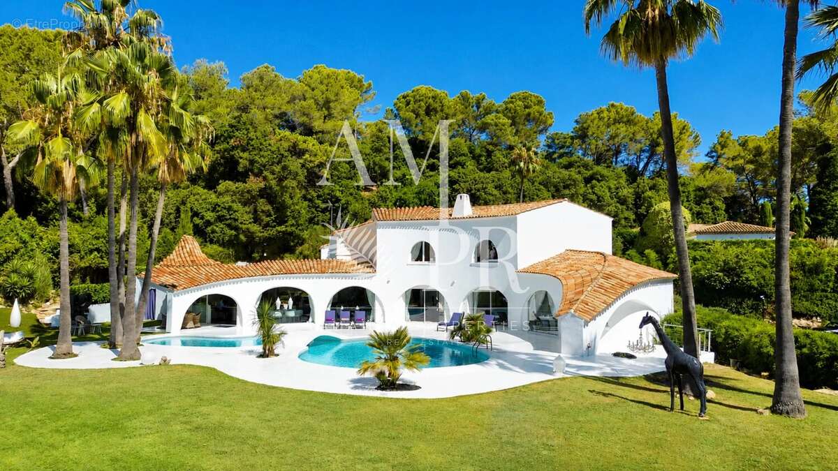 Villa de style – domaine privé fermé – sécurité 24h/24 et 7j/7 – rénovée en 2025 - photo 2