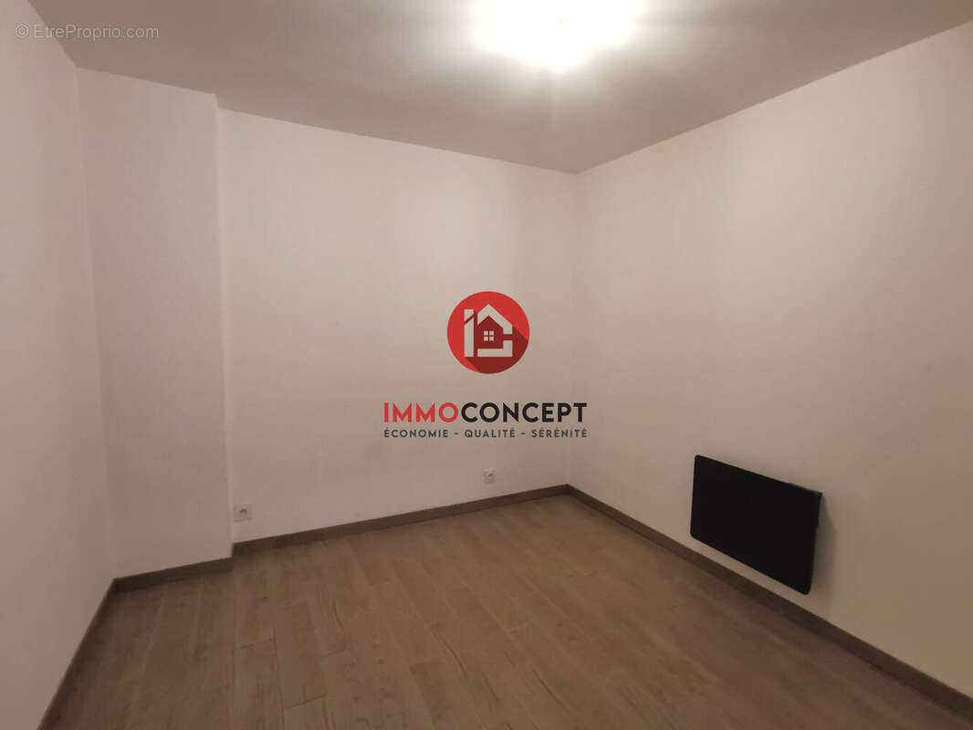 Appartement à BAGNOLS-SUR-CEZE
