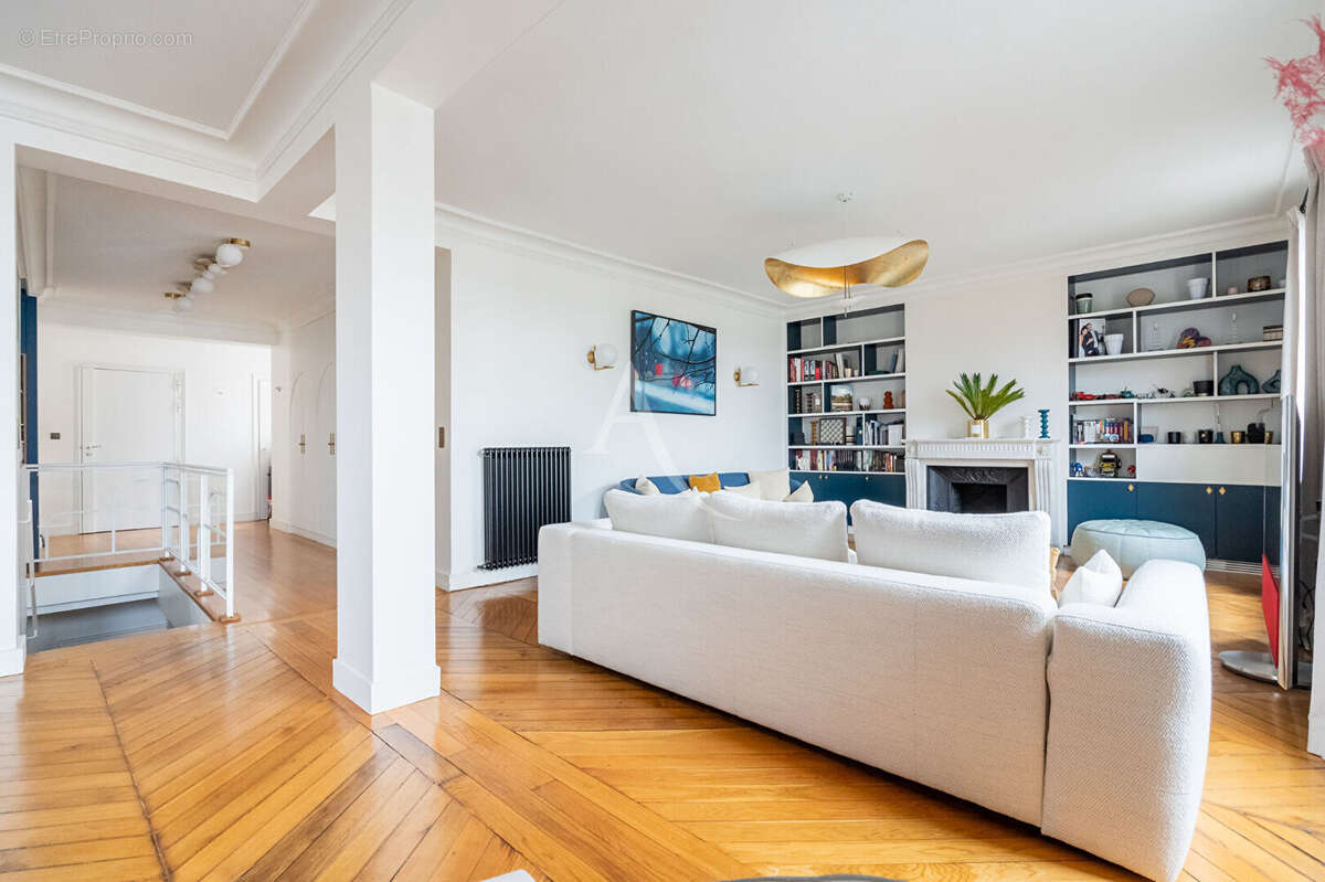 Appartement à PARIS-7E