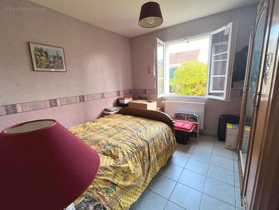 Maison à LACHELLE