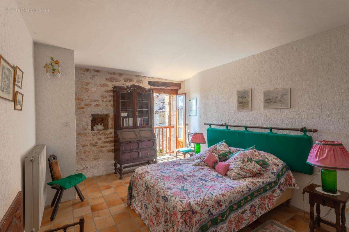 Maison à VILLENEUVE-SUR-VERE